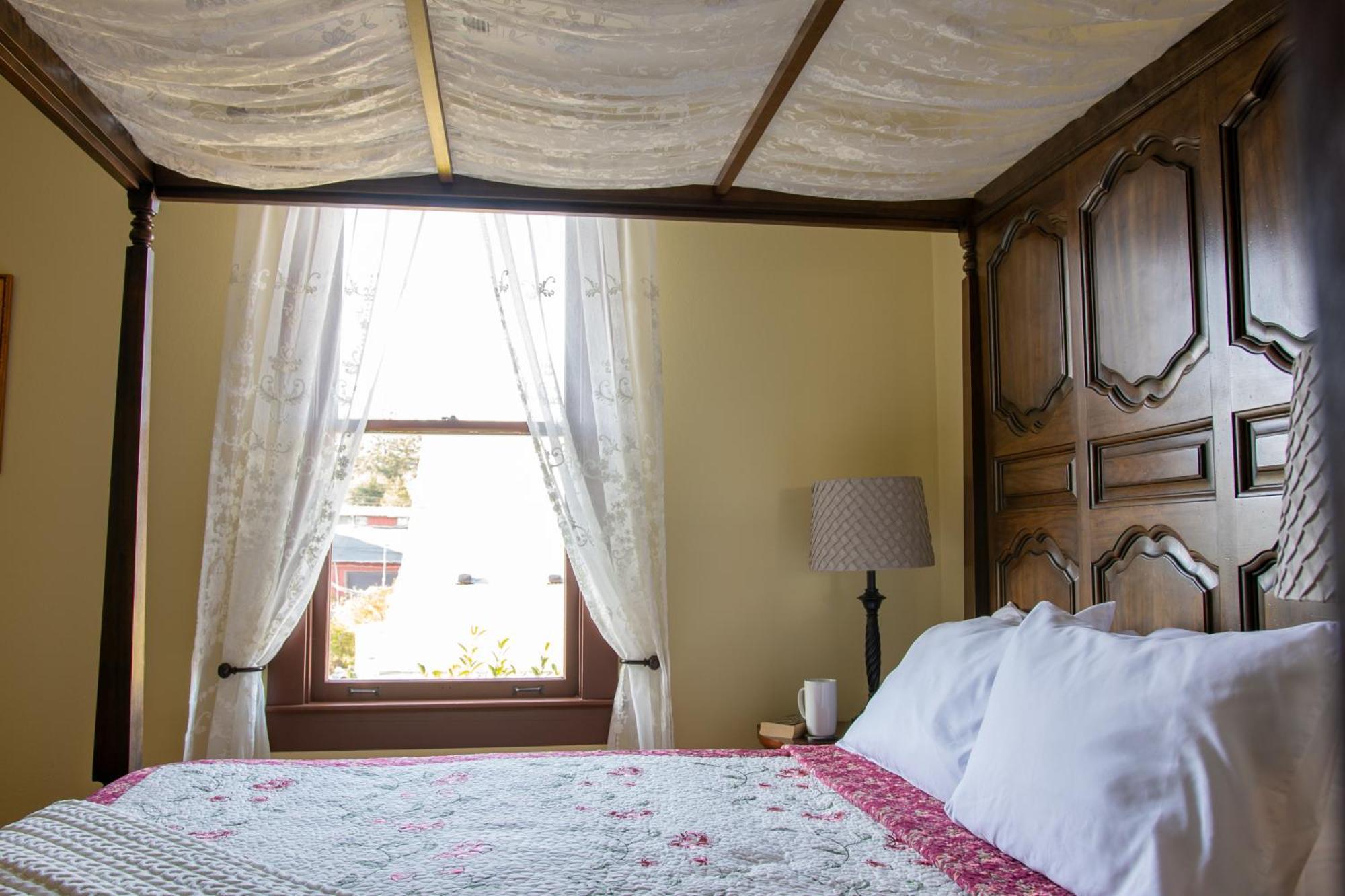 The Pearl Inn Bed And Breakfast Ilwaco Exterior photo